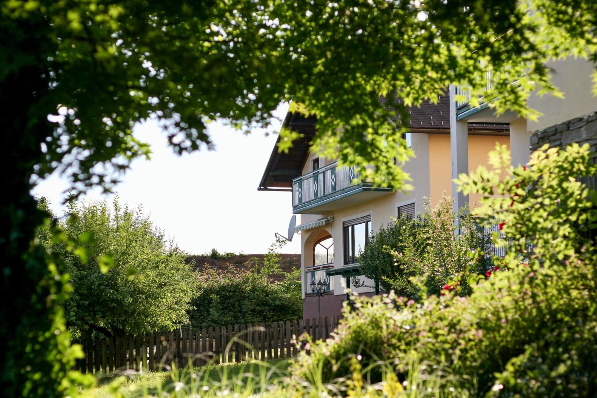 Self-Check In Apartmenthotel Seeglueck Portschach am Woerthersee Luaran gambar