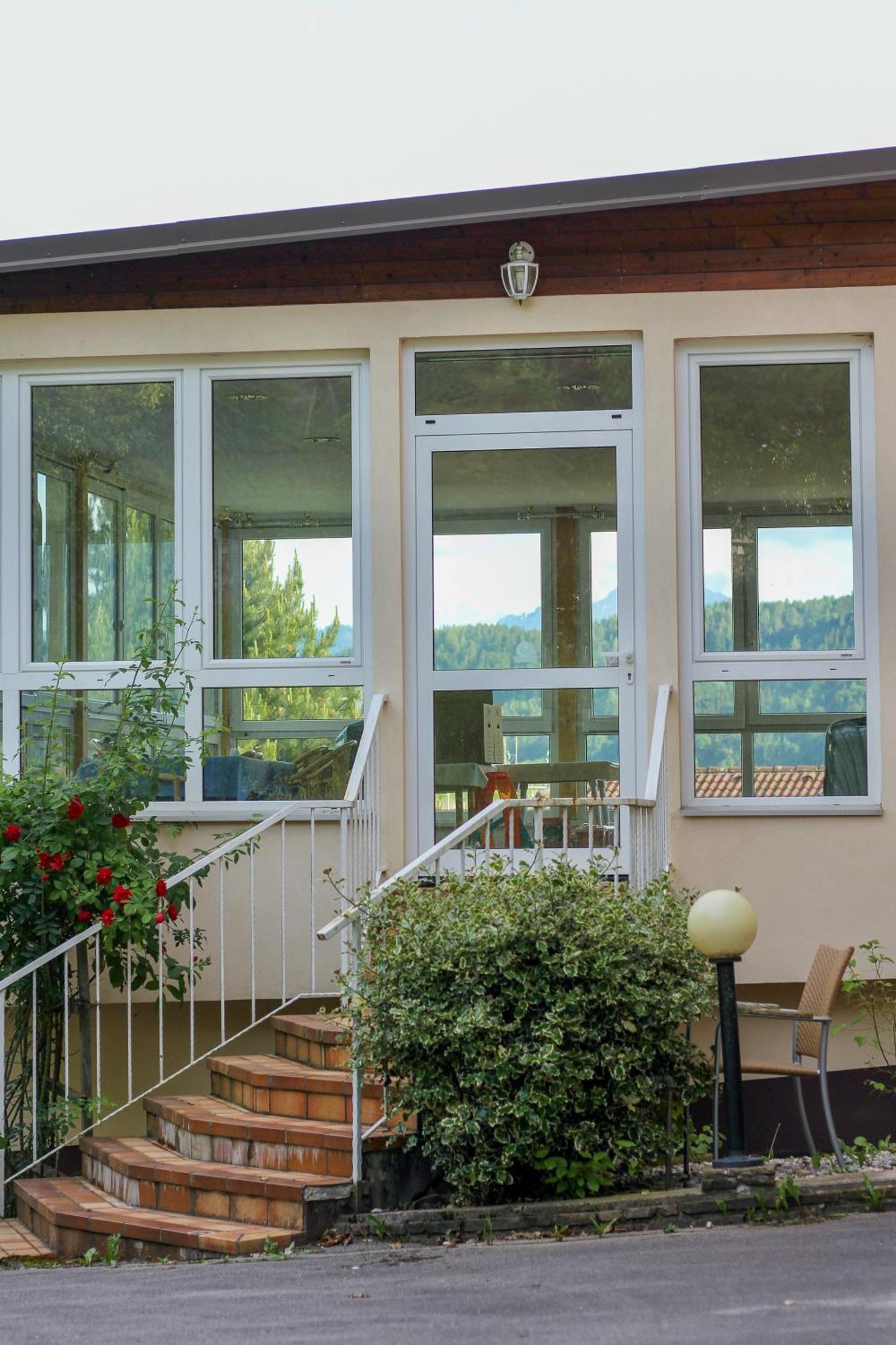 Self-Check In Apartmenthotel Seeglueck Portschach am Woerthersee Luaran gambar